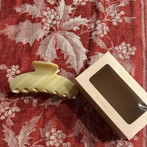 Emi Jay Hair Clip in Creamy Yellow Brand new never used